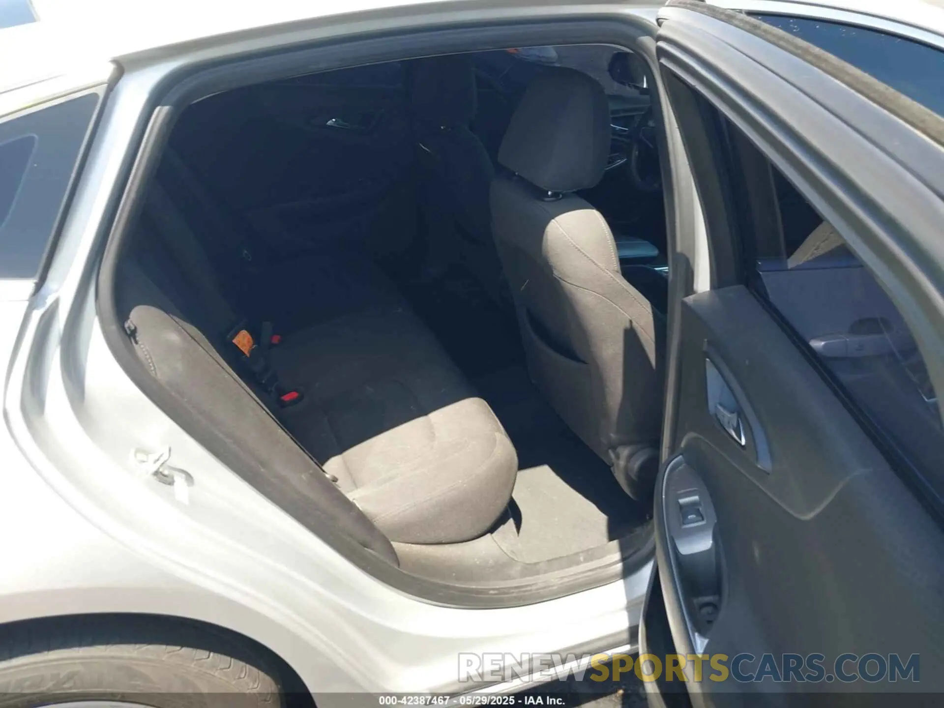 8 fotografías del automóvil dañado 1G1ZD5ST9KF160922 CHEVROLET MALIBU 2019