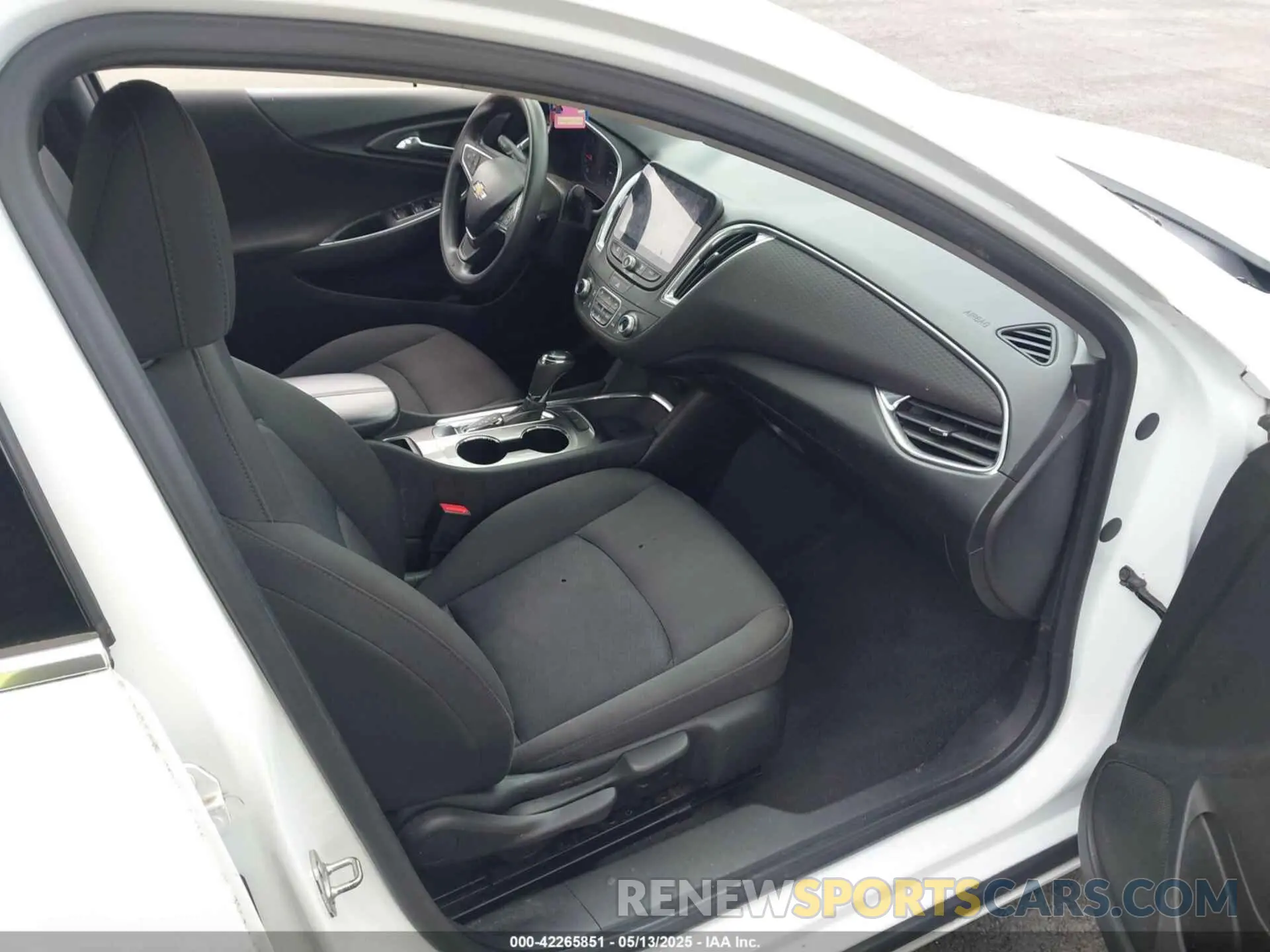 5 fotografías del automóvil dañado 1G1ZD5ST9KF162251 CHEVROLET MALIBU 2019