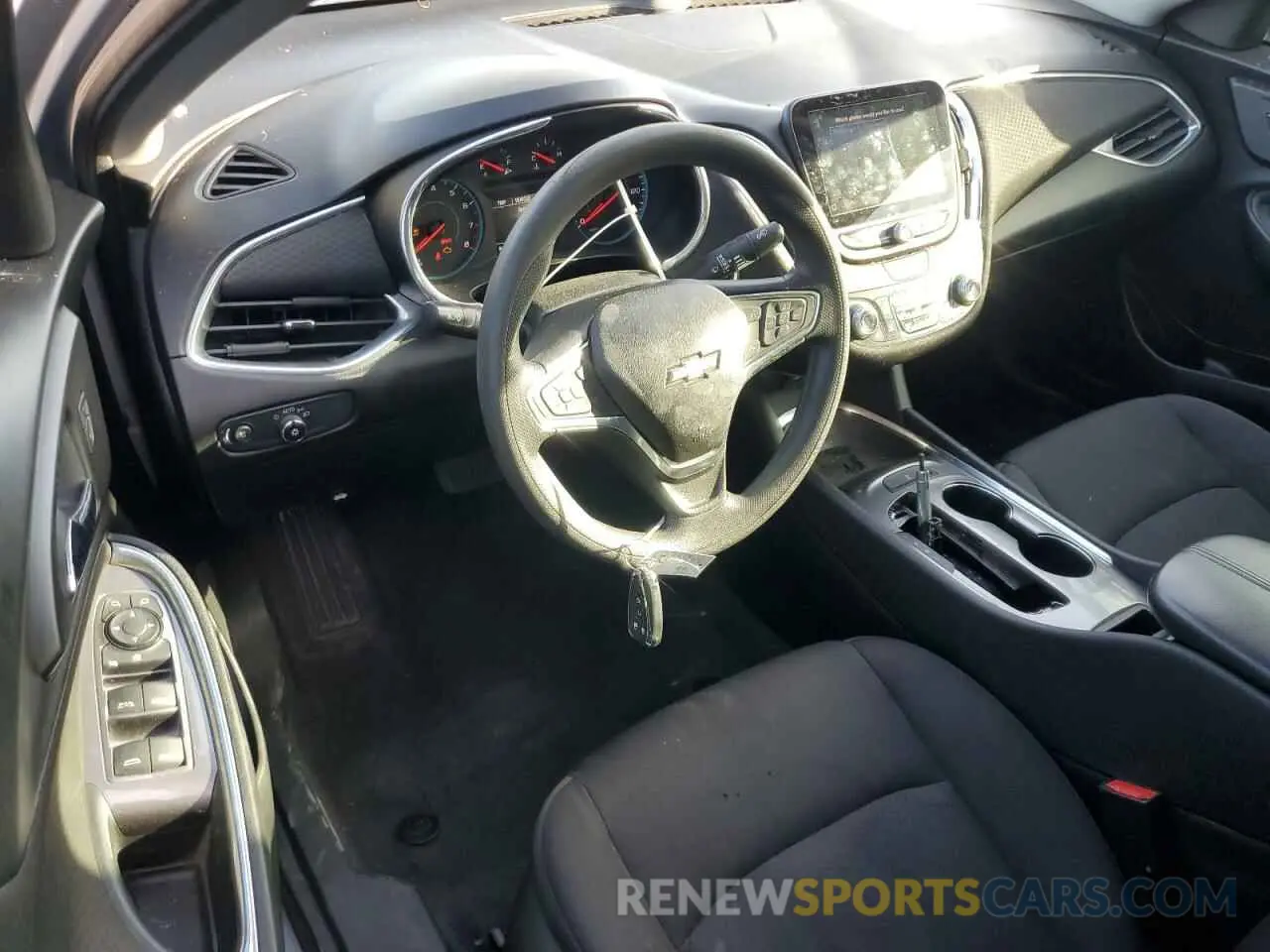 8 fotografías del automóvil dañado 1G1ZD5ST9KF217572 CHEVROLET MALIBU 2019