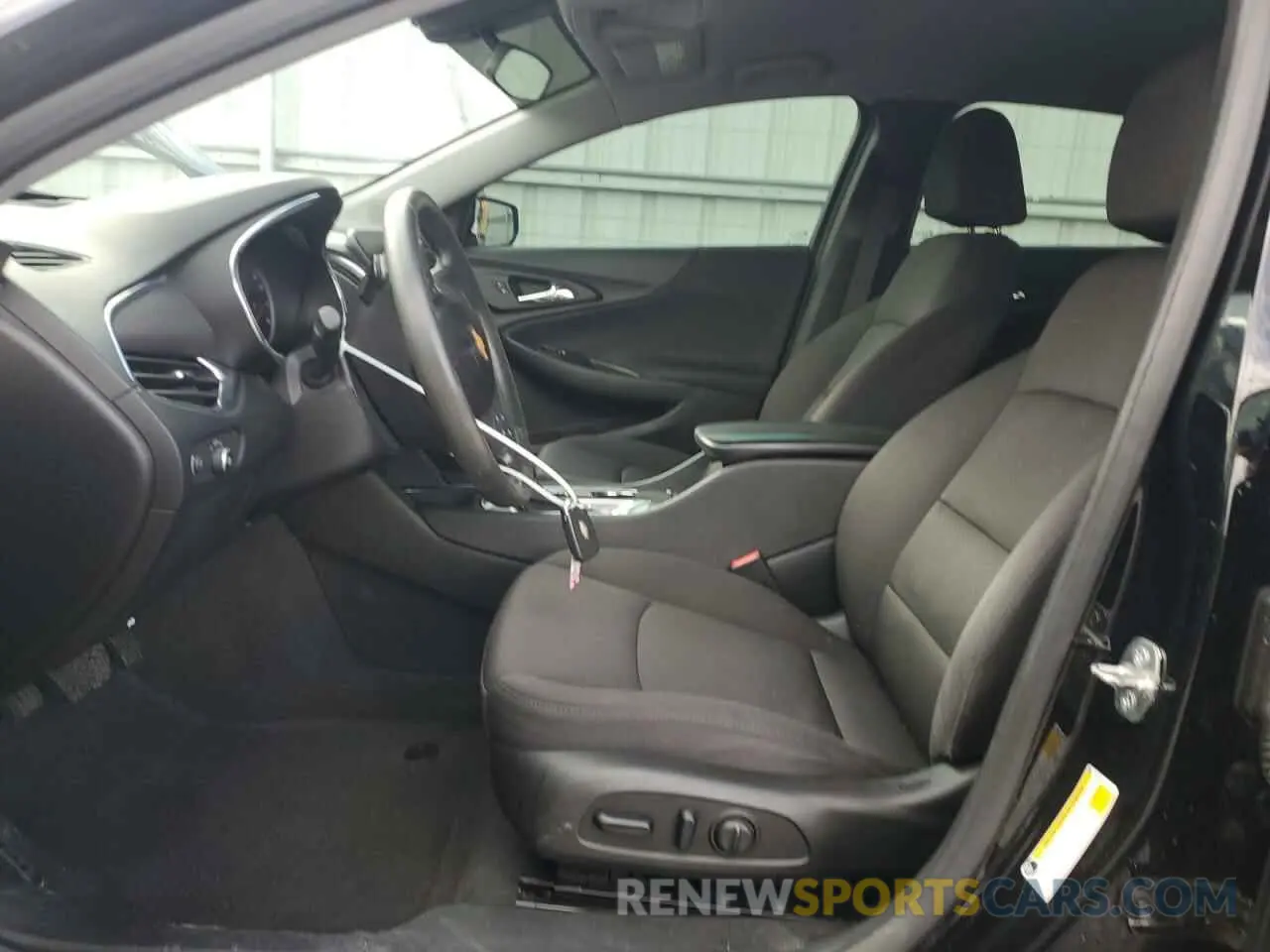 7 fotografías del automóvil dañado 1G1ZD5STXKF150285 CHEVROLET MALIBU 2019