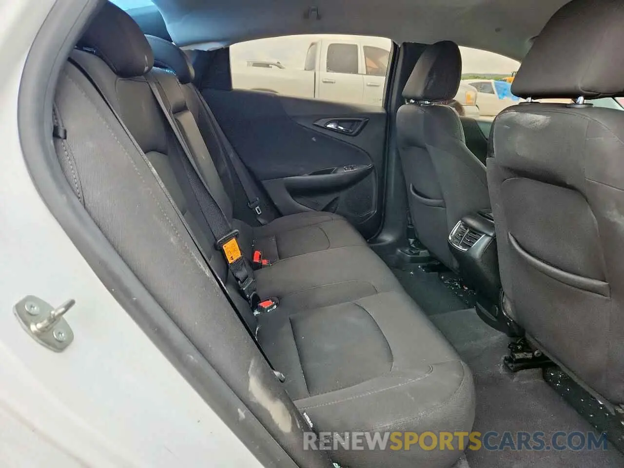 10 fotografías del automóvil dañado 1G1ZD5STXKF154014 CHEVROLET MALIBU 2019
