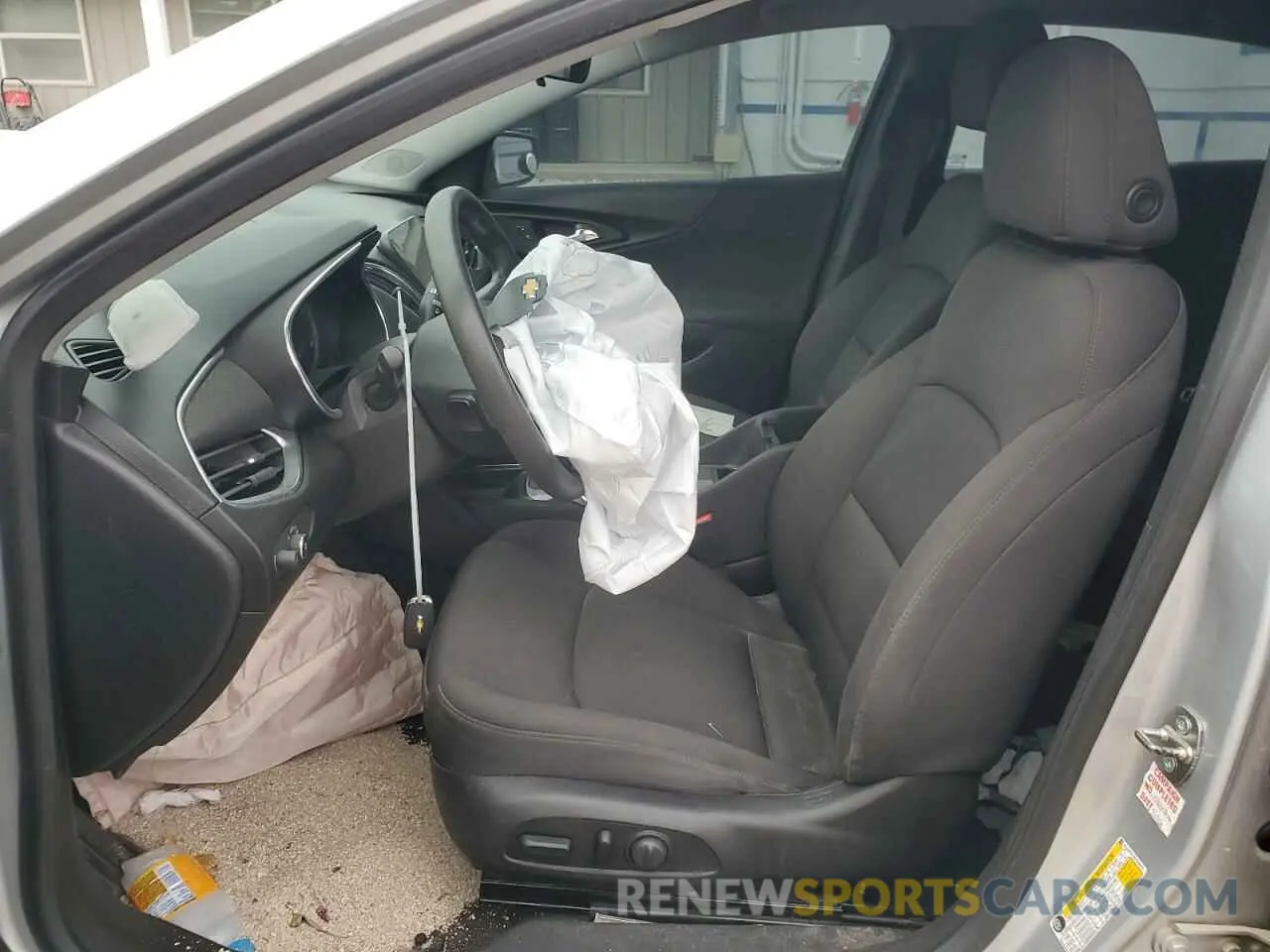 7 fotografías del automóvil dañado 1G1ZD5STXKF162470 CHEVROLET MALIBU 2019