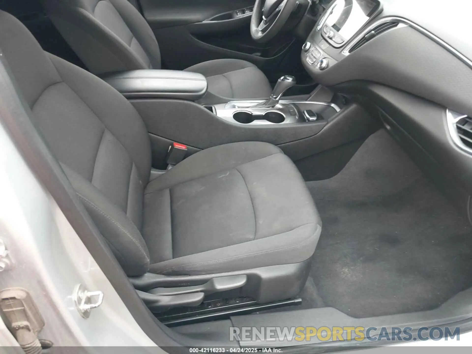 5 fotografías del automóvil dañado 1G1ZD5STXKF166664 CHEVROLET MALIBU 2019