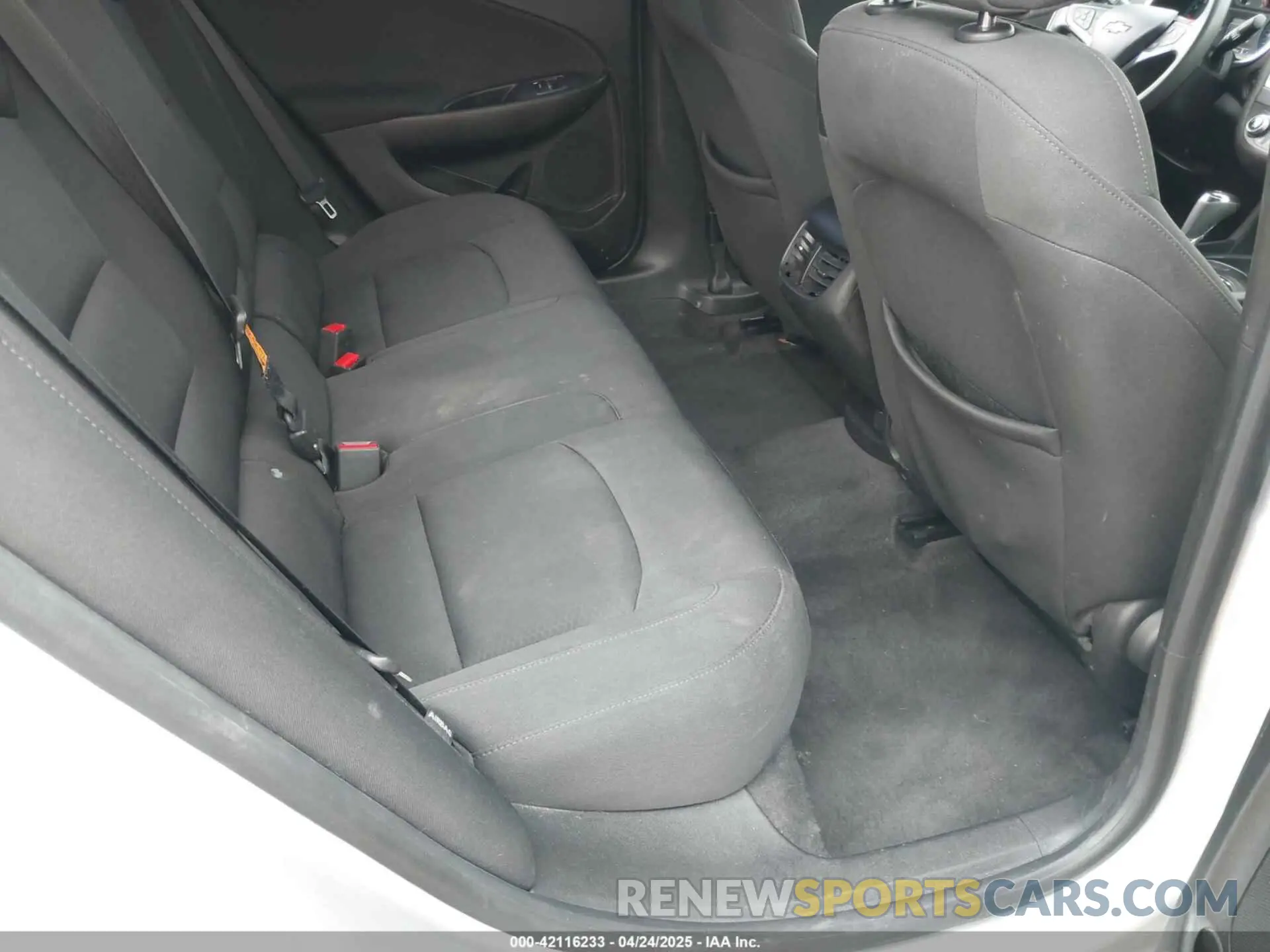 8 fotografías del automóvil dañado 1G1ZD5STXKF166664 CHEVROLET MALIBU 2019