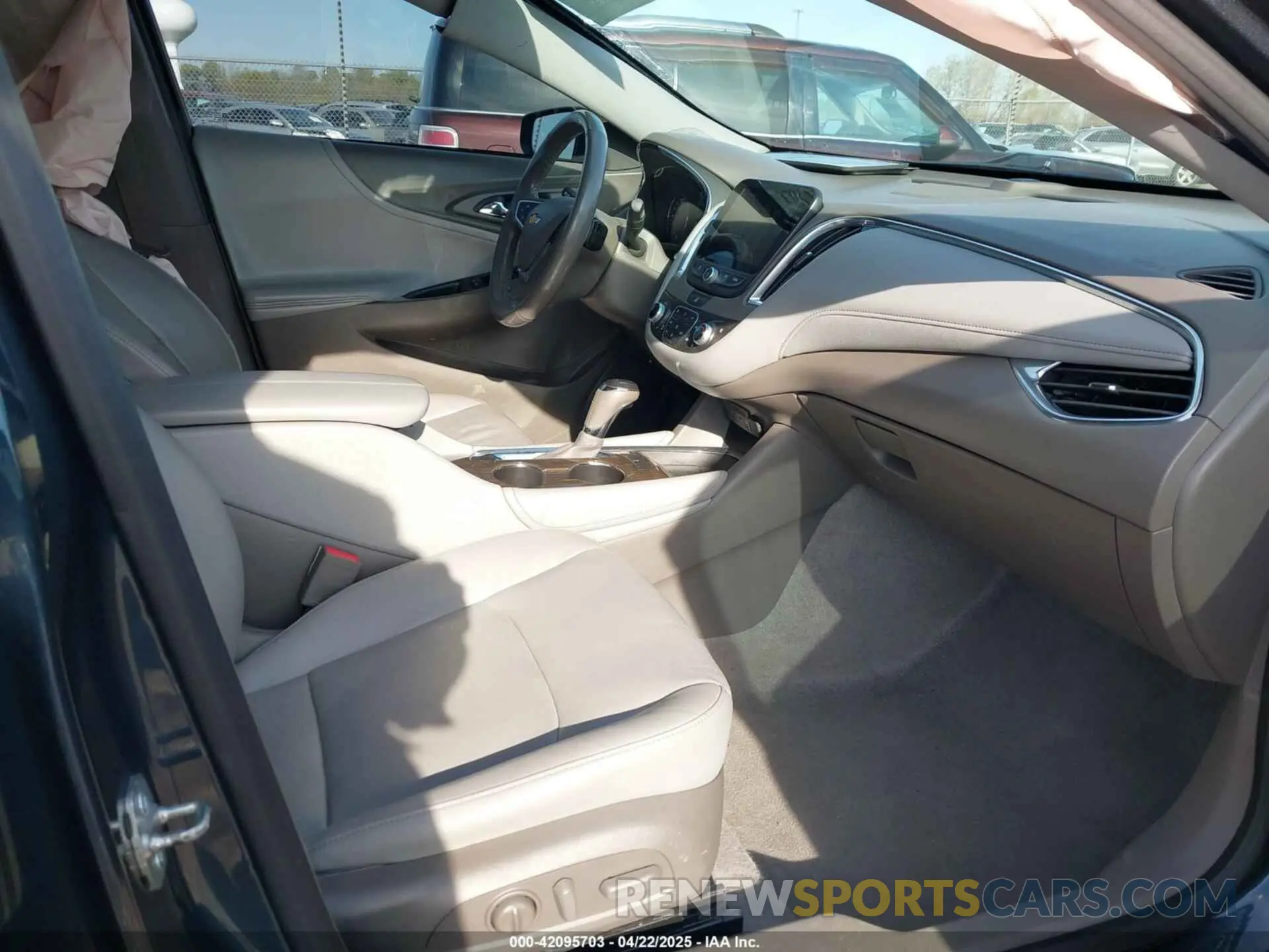 5 fotografías del automóvil dañado 1G1ZE5SX0KF115464 CHEVROLET MALIBU 2019