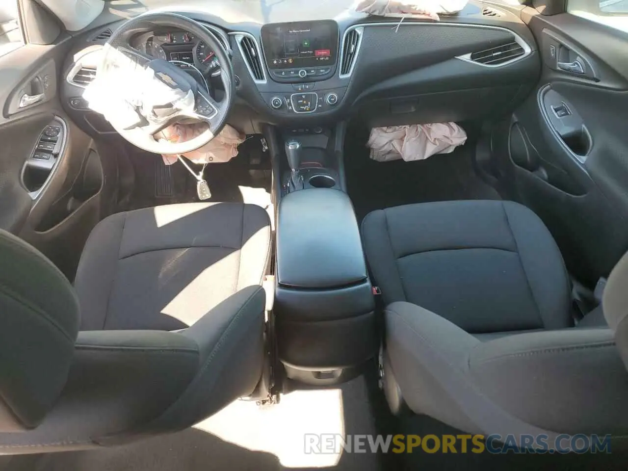 8 fotografías del automóvil dañado 1G1ZB5ST1LF086449 CHEVROLET MALIBU 2020