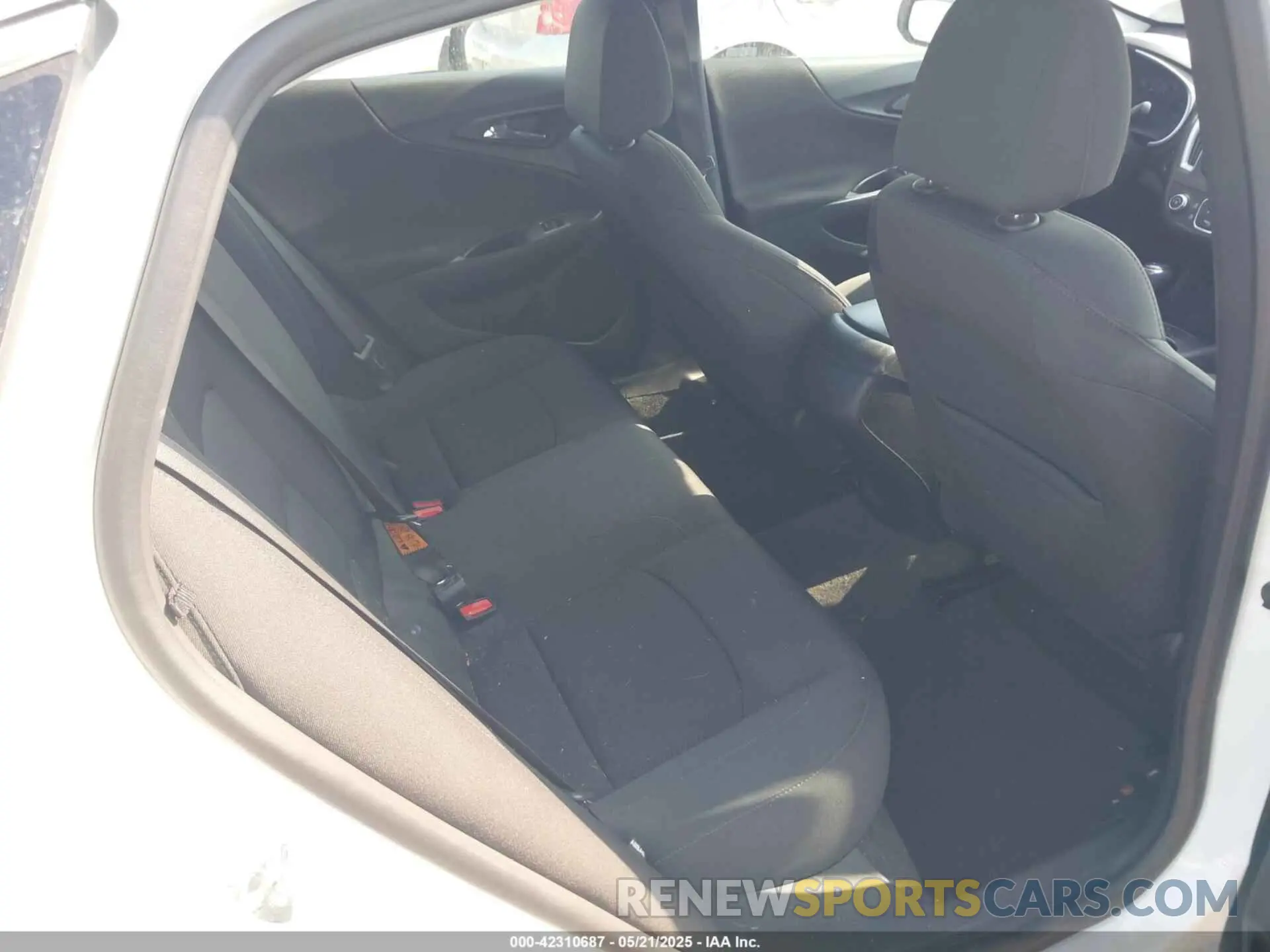 8 fotografías del automóvil dañado 1G1ZB5ST3LF123467 CHEVROLET MALIBU 2020