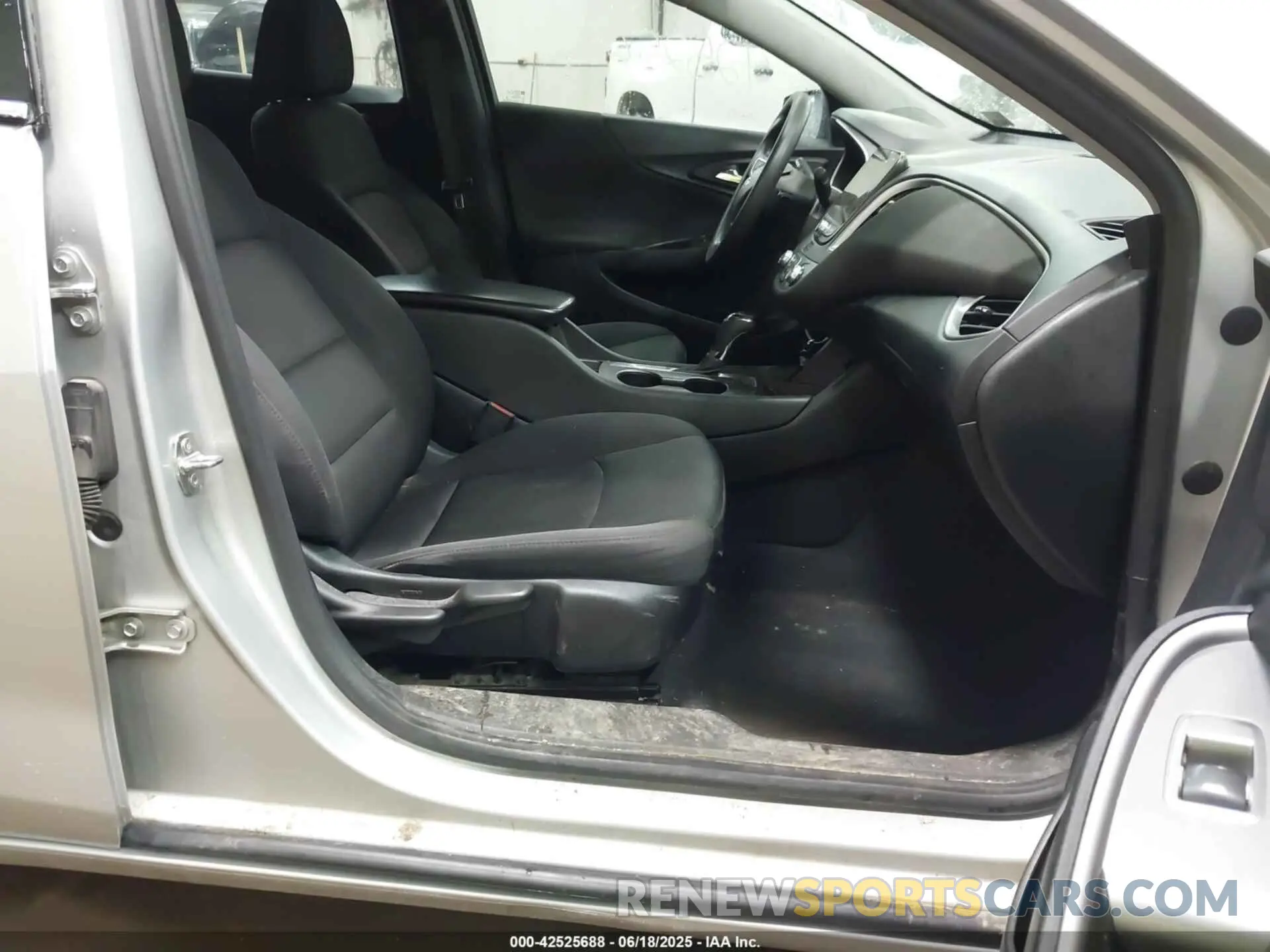5 fotografías del automóvil dañado 1G1ZB5ST4LF155702 CHEVROLET MALIBU 2020