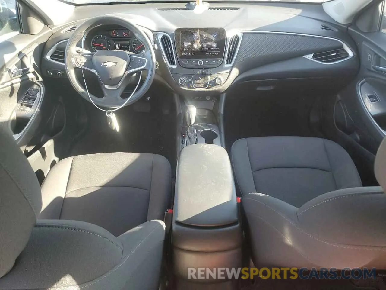 8 fotografías del automóvil dañado 1G1ZB5STXLF000409 CHEVROLET MALIBU 2020