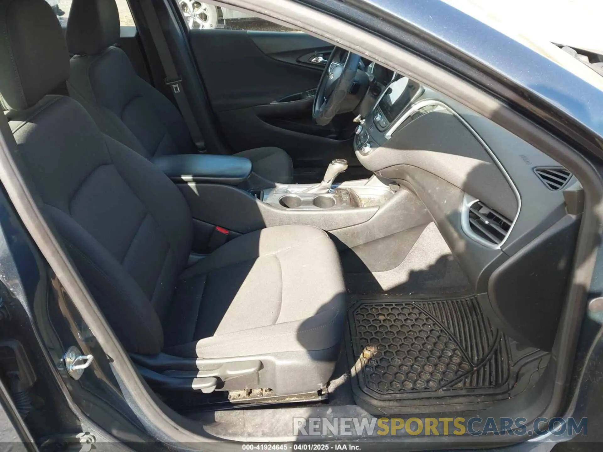 5 fotografías del automóvil dañado 1G1ZC5ST2LF106625 CHEVROLET MALIBU 2020