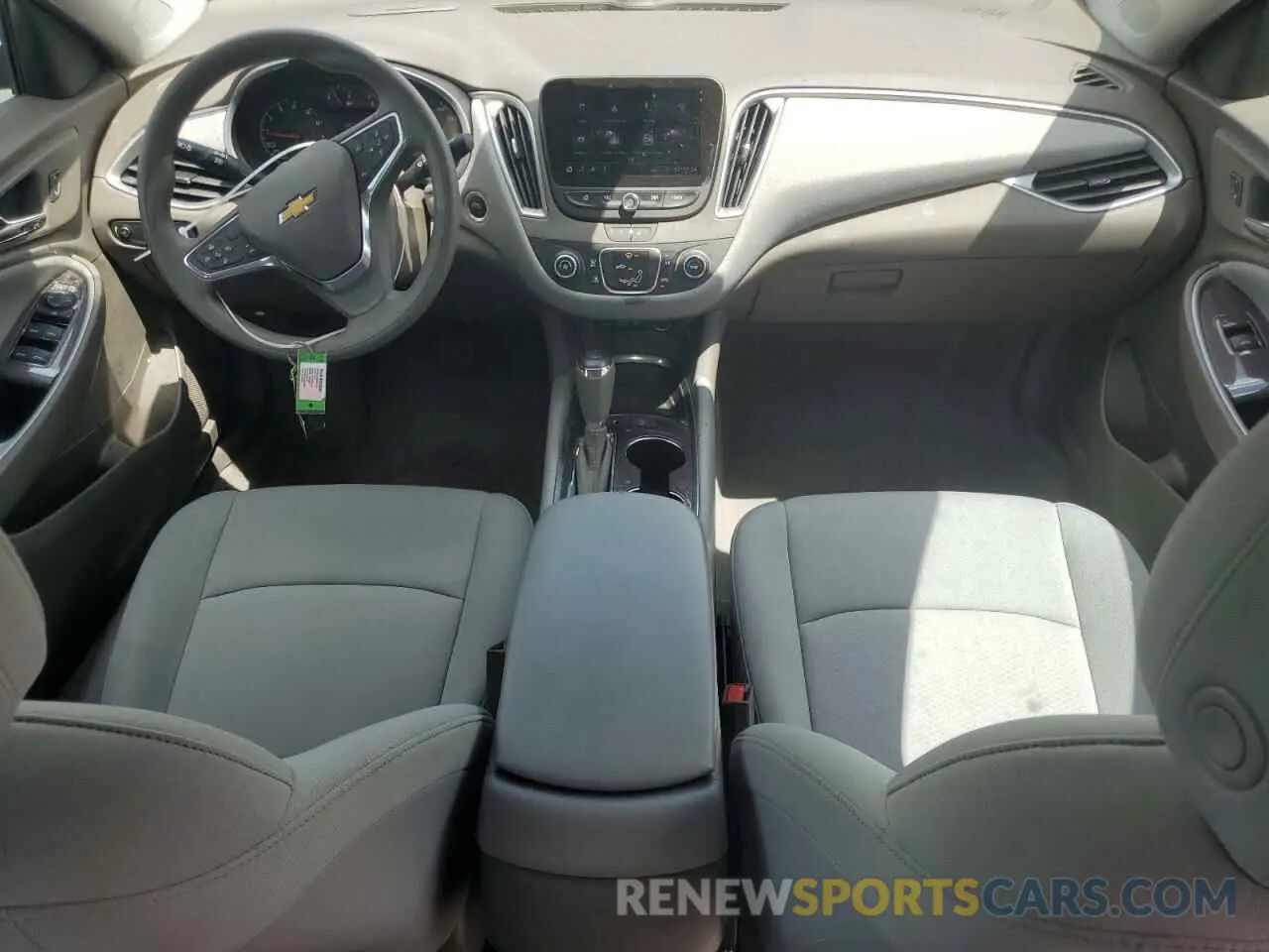 8 fotografías del automóvil dañado 1G1ZC5ST3LF088376 CHEVROLET MALIBU 2020