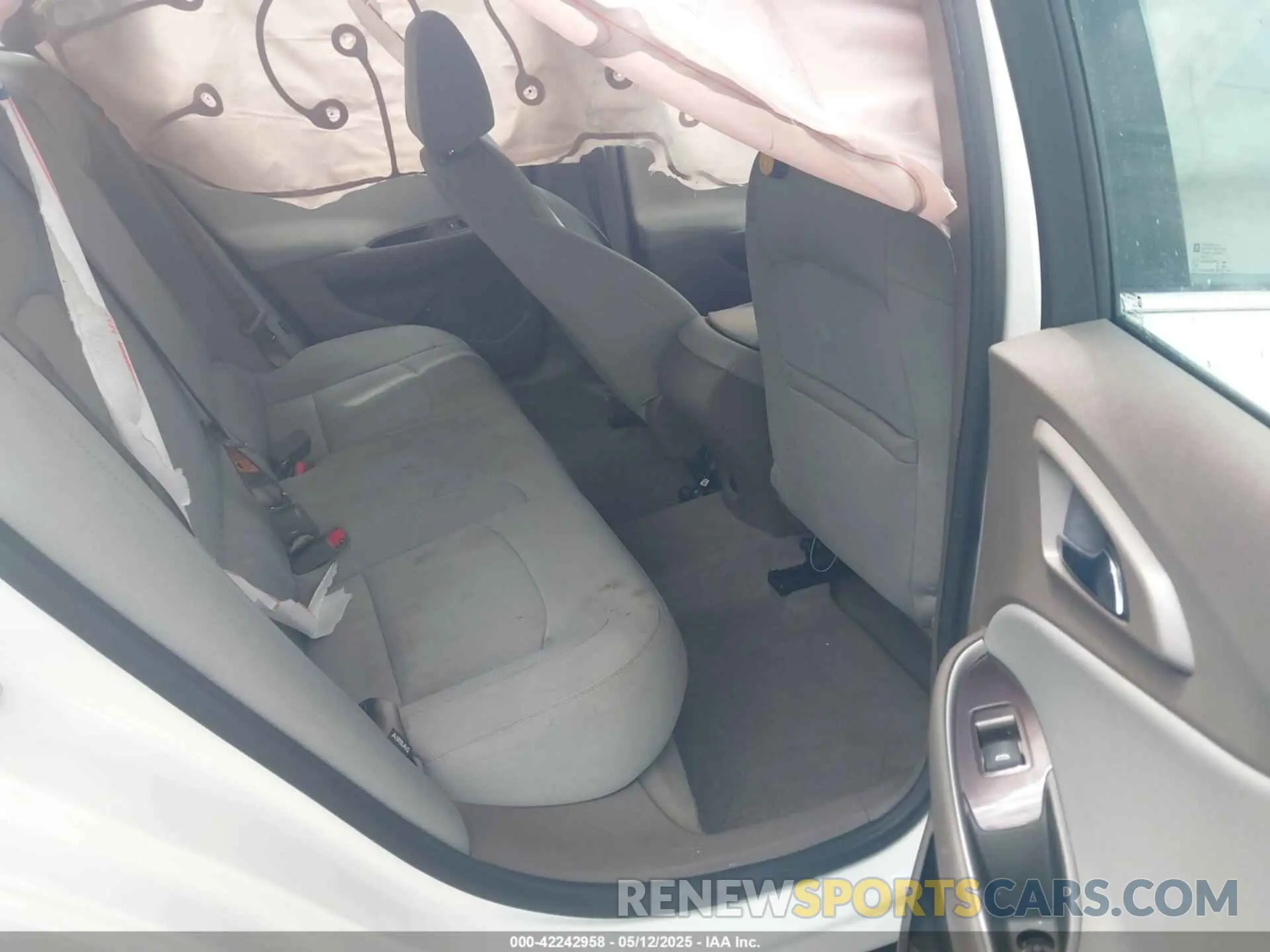 8 fotografías del automóvil dañado 1G1ZC5ST6LF158081 CHEVROLET MALIBU 2020