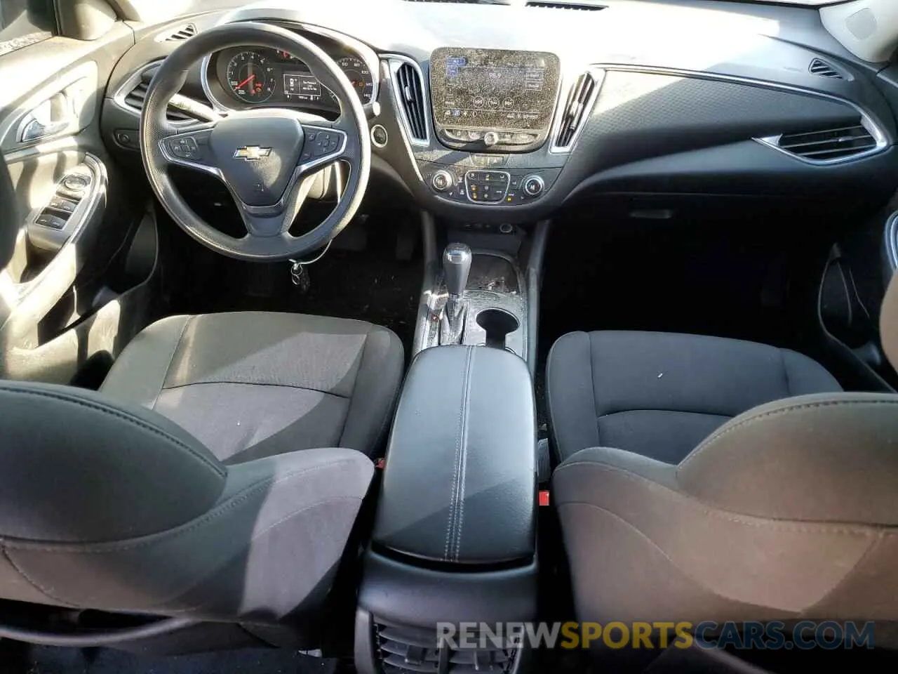 8 fotografías del automóvil dañado 1G1ZD5ST0LF098649 CHEVROLET MALIBU 2020