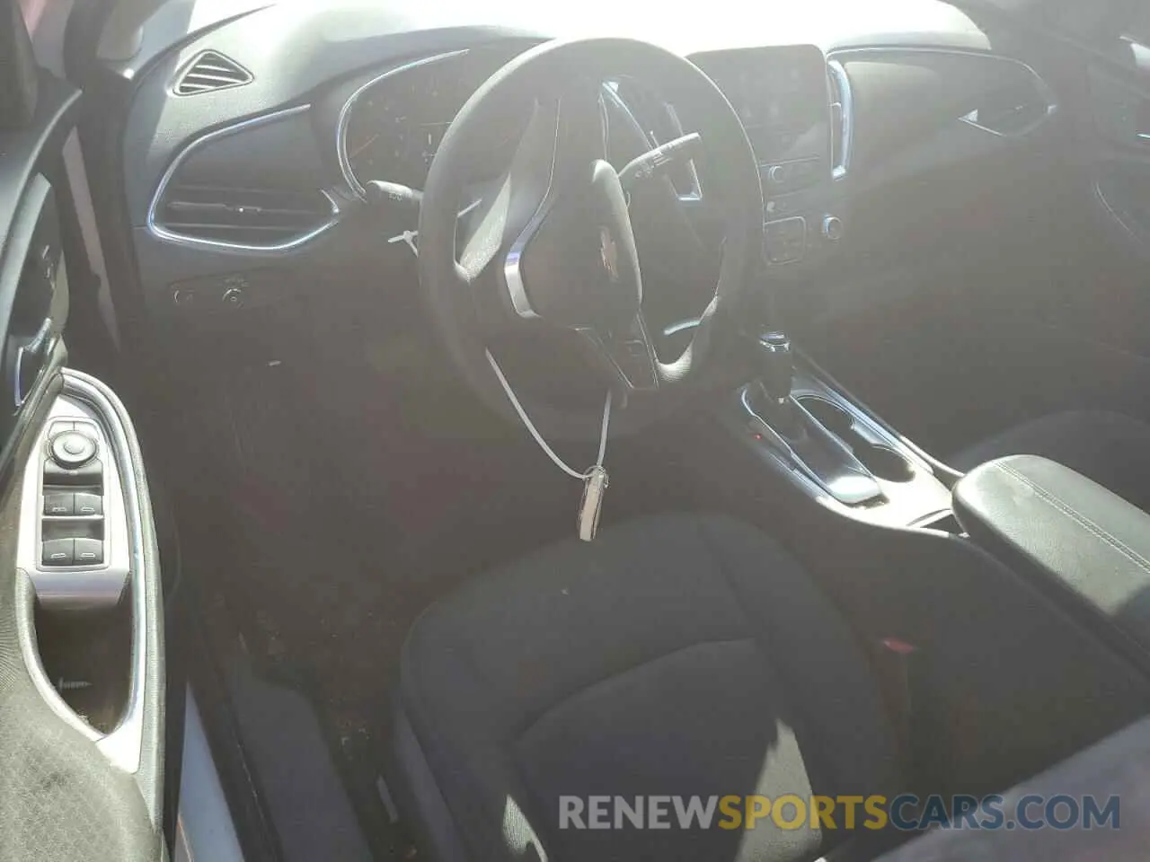 8 fotografías del automóvil dañado 1G1ZD5ST0LF102179 CHEVROLET MALIBU 2020