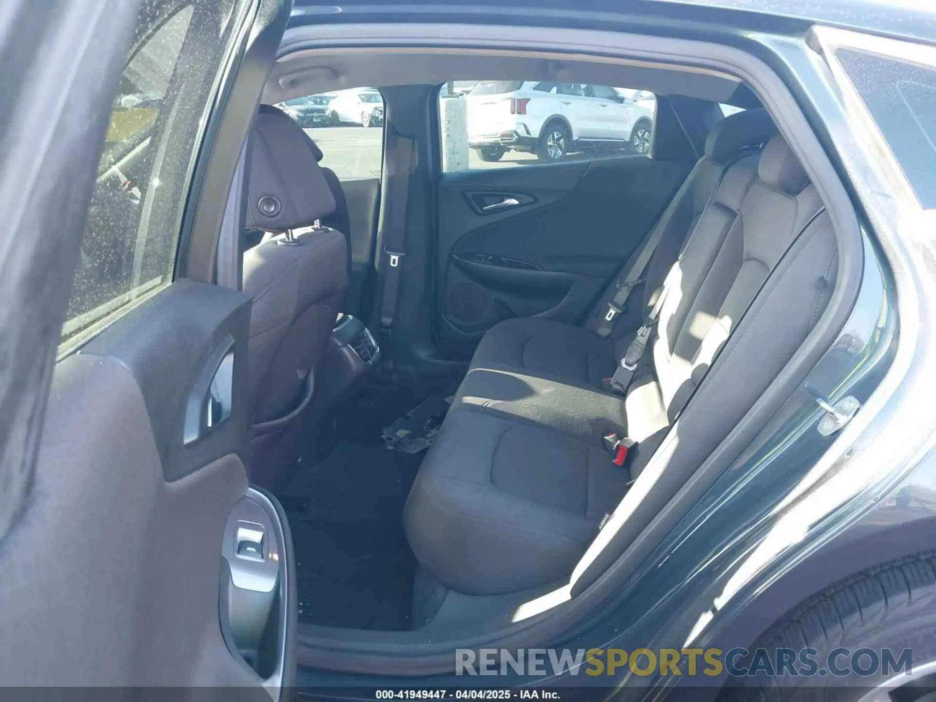 8 fotografías del automóvil dañado 1G1ZD5ST1LF051534 CHEVROLET MALIBU 2020