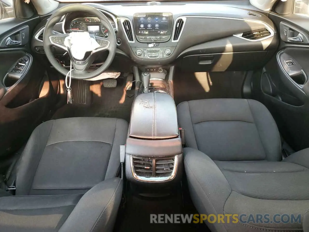 8 fotografías del automóvil dañado 1G1ZD5ST1LF157997 CHEVROLET MALIBU 2020