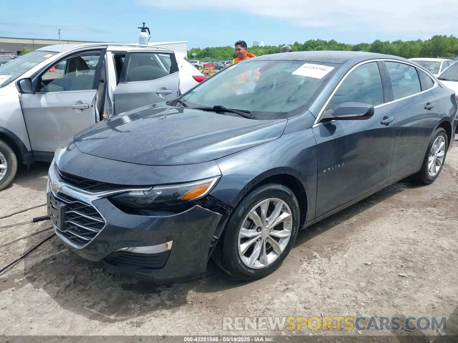 2 fotografías del automóvil dañado 1G1ZD5ST2LF009857 CHEVROLET MALIBU 2020
