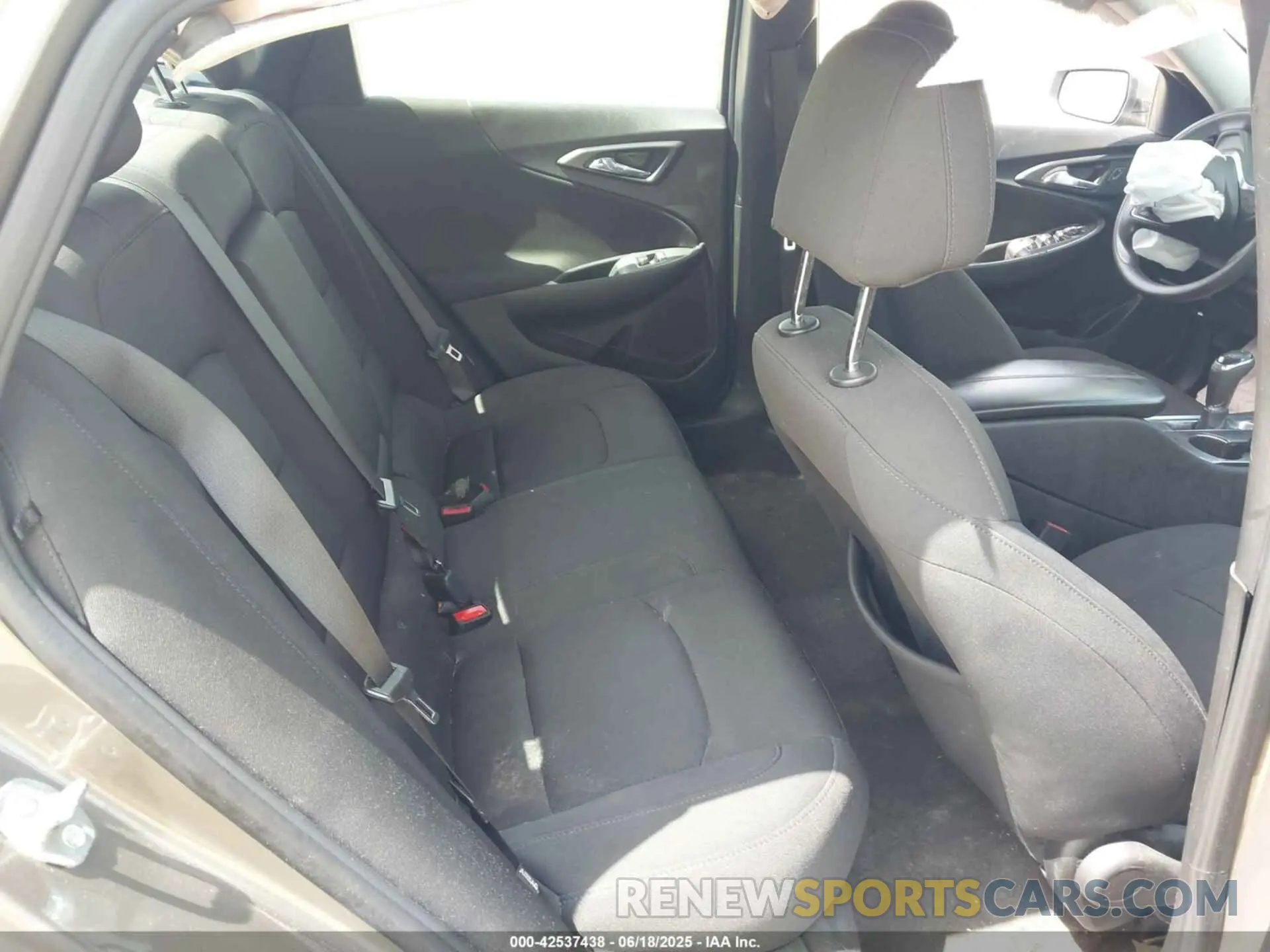 8 fotografías del automóvil dañado 1G1ZD5ST2LF052305 CHEVROLET MALIBU 2020