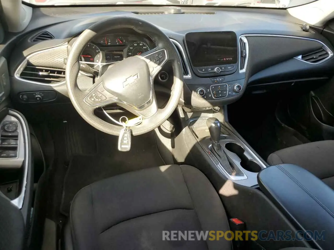 8 fotografías del automóvil dañado 1G1ZD5ST2LF075003 CHEVROLET MALIBU 2020