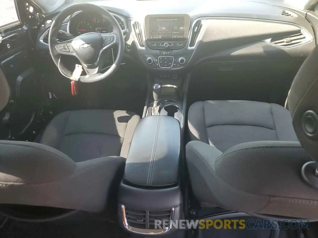 8 fotografías del automóvil dañado 1G1ZD5ST3LF029373 CHEVROLET MALIBU 2020