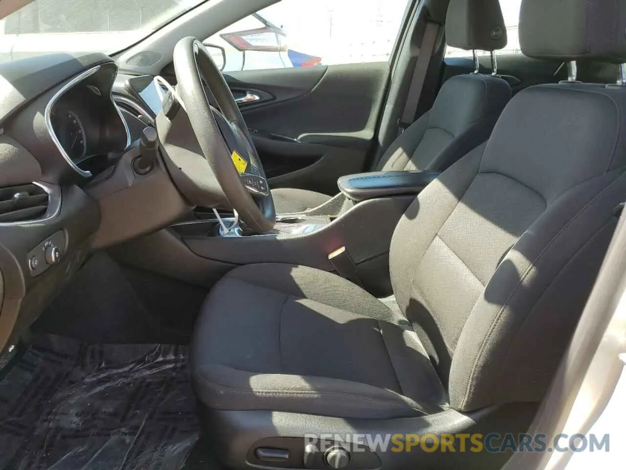 7 fotografías del automóvil dañado 1G1ZD5ST3LF066746 CHEVROLET MALIBU 2020