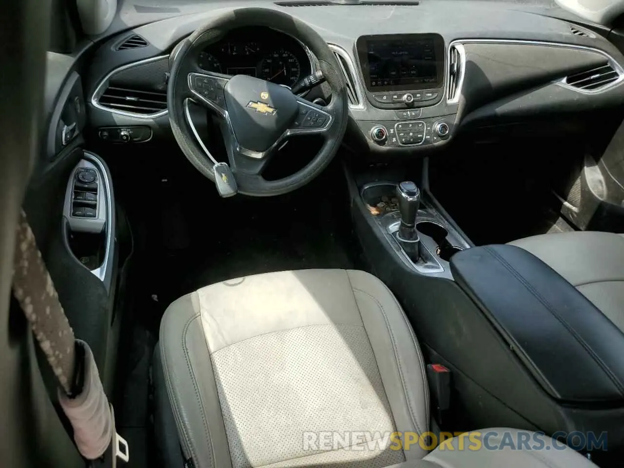 8 fotografías del automóvil dañado 1G1ZD5ST3LF090514 CHEVROLET MALIBU 2020