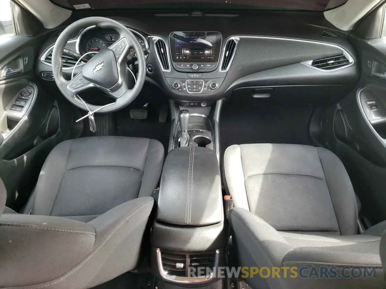 8 fotografías del automóvil dañado 1G1ZD5ST3LF103651 CHEVROLET MALIBU 2020