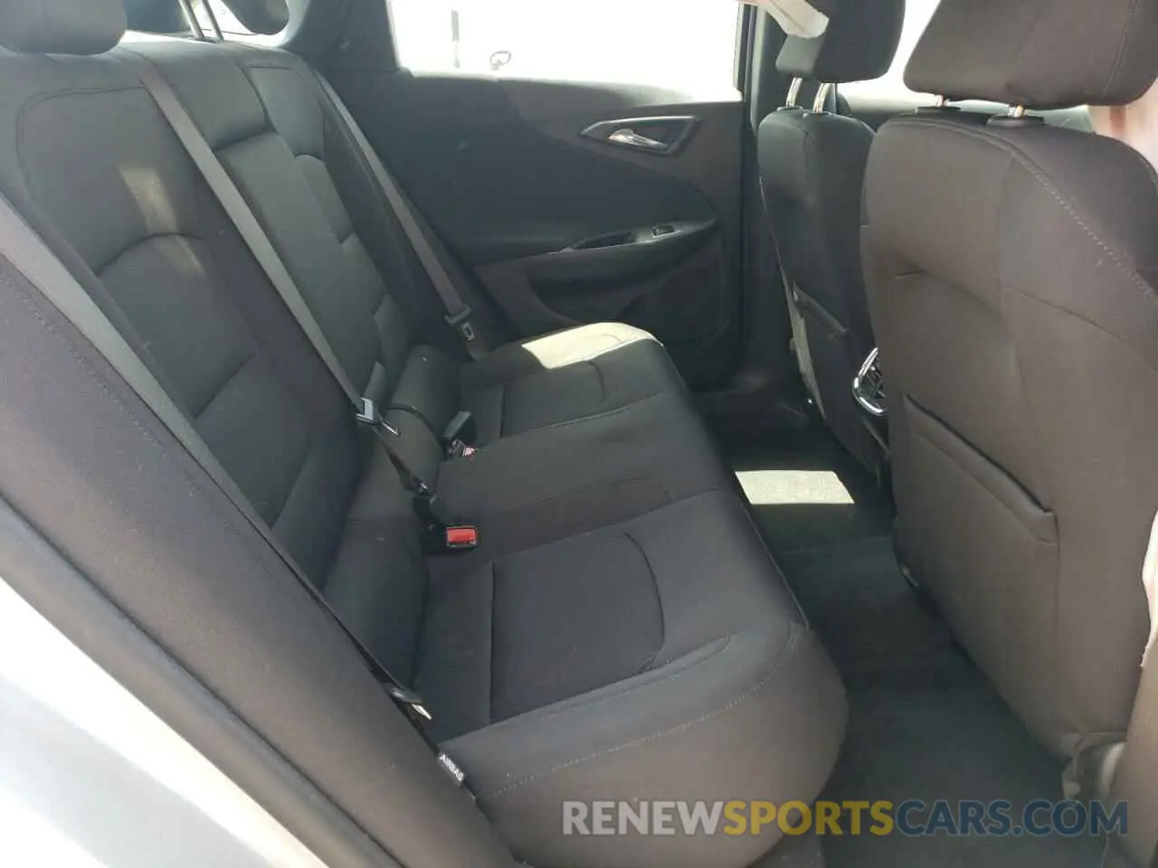 10 fotografías del automóvil dañado 1G1ZD5ST3LF122300 CHEVROLET MALIBU 2020