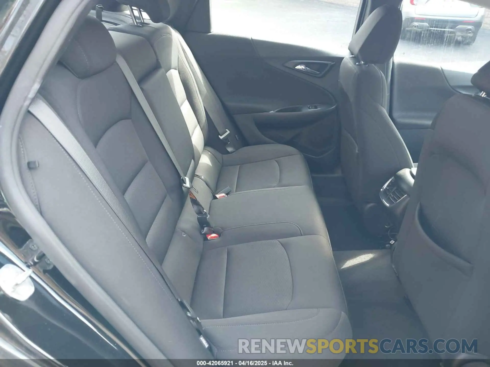 8 fotografías del automóvil dañado 1G1ZD5ST4LF043928 CHEVROLET MALIBU 2020