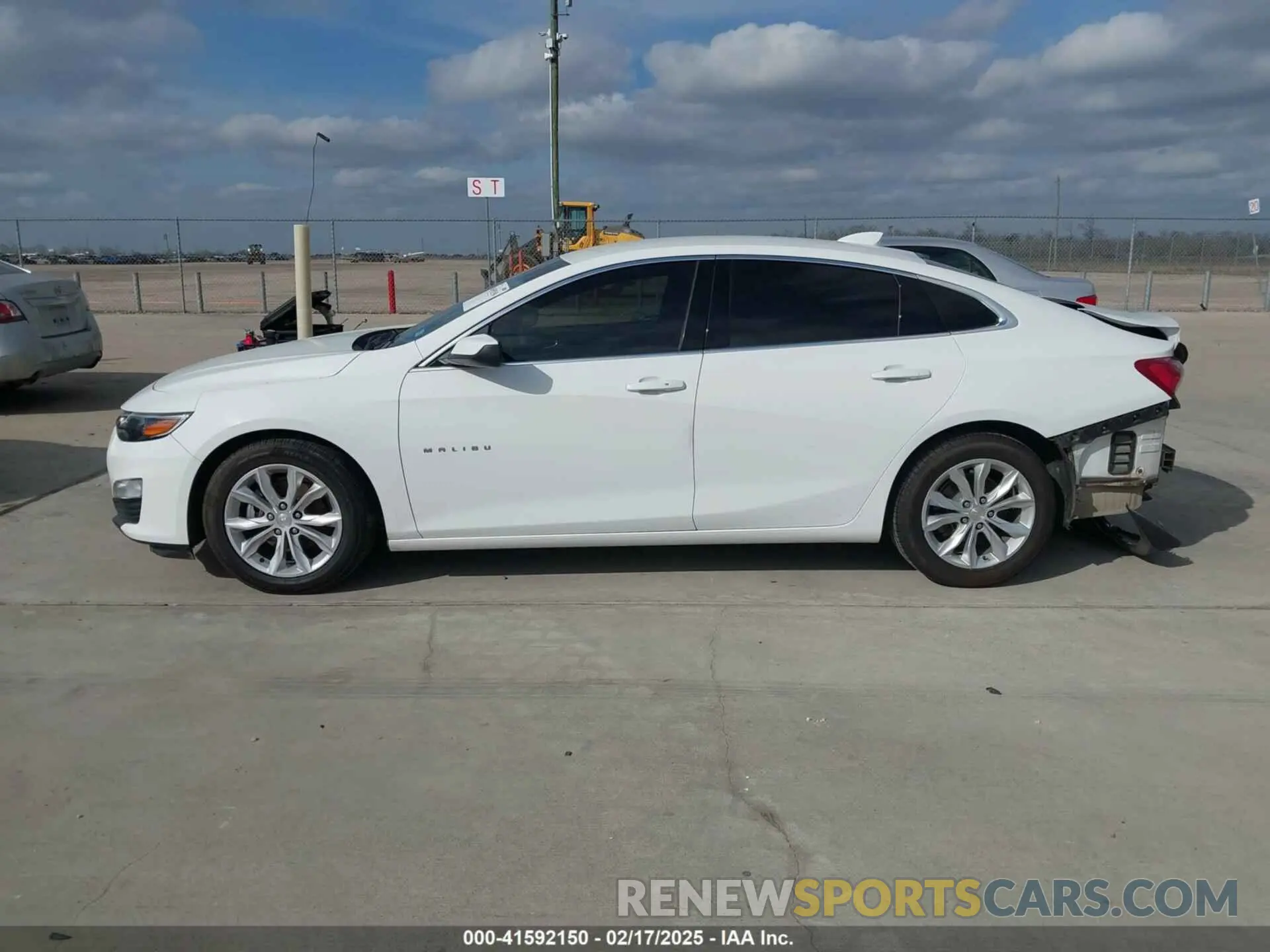 14 fotografías del automóvil dañado 1G1ZD5ST4LF044724 CHEVROLET MALIBU 2020
