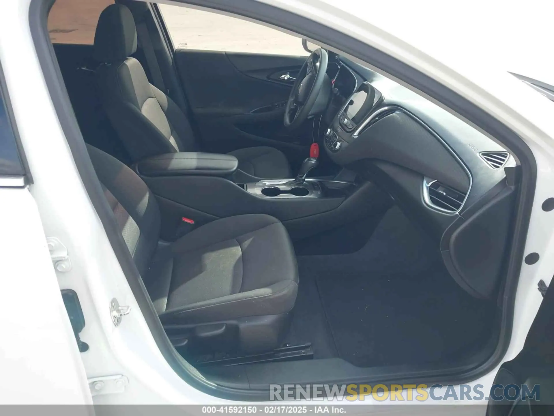 5 fotografías del automóvil dañado 1G1ZD5ST4LF044724 CHEVROLET MALIBU 2020