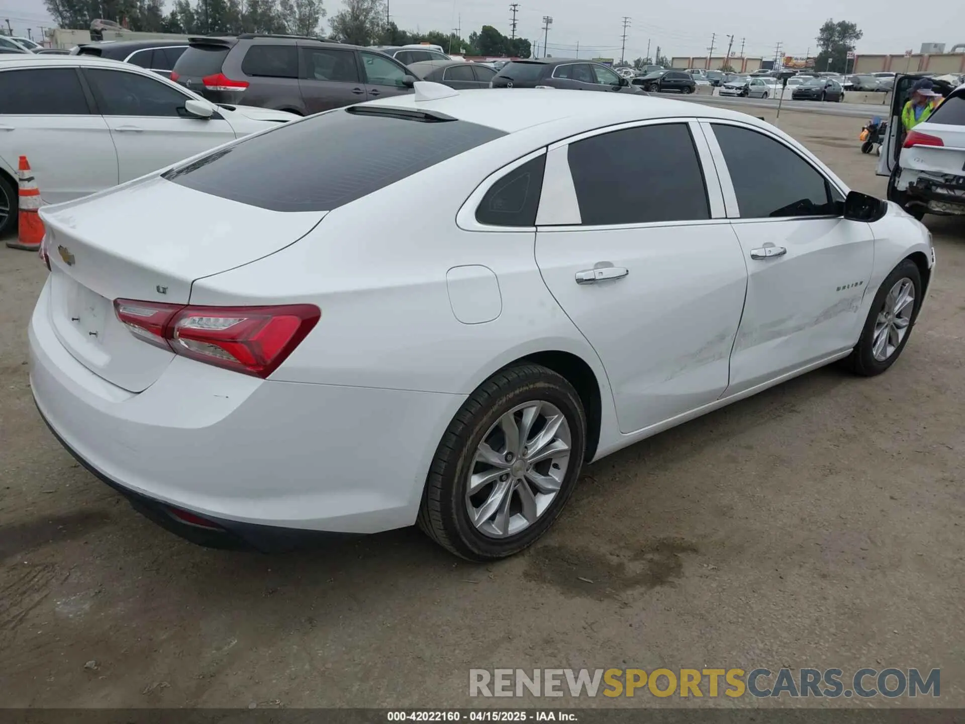 4 fotografías del automóvil dañado 1G1ZD5ST5LF042786 CHEVROLET MALIBU 2020