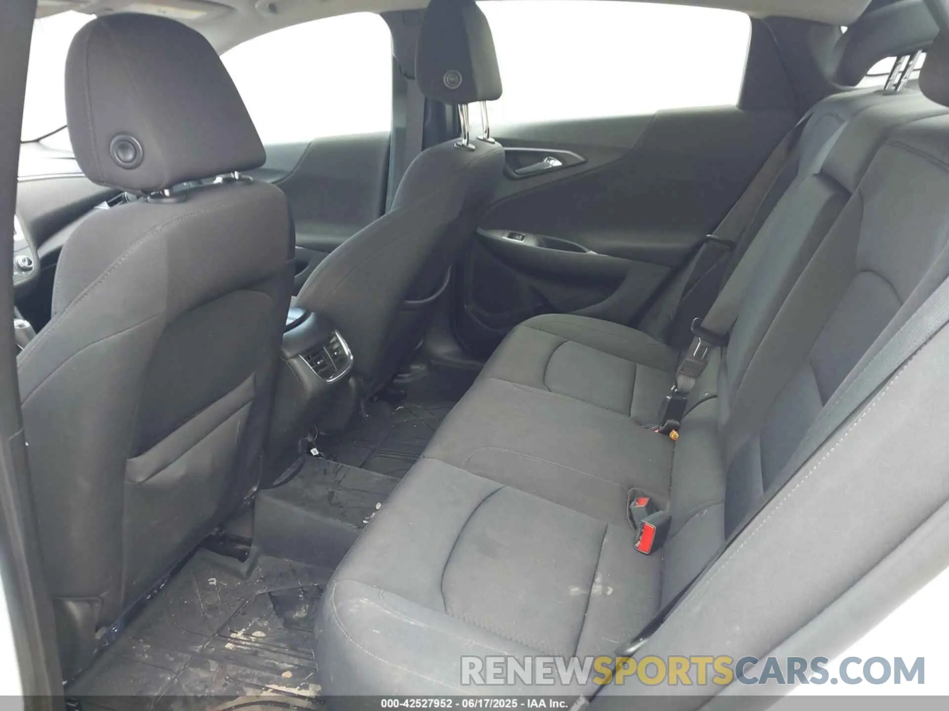 8 fotografías del automóvil dañado 1G1ZD5ST5LF129345 CHEVROLET MALIBU 2020