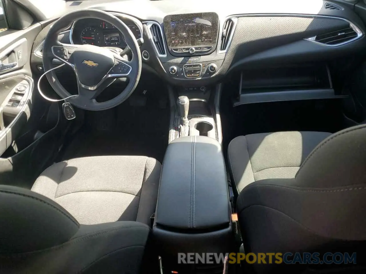 8 fotografías del automóvil dañado 1G1ZD5ST8LF048548 CHEVROLET MALIBU 2020
