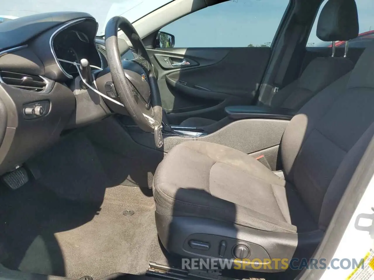 7 fotografías del automóvil dañado 1G1ZD5ST9LF066038 CHEVROLET MALIBU 2020