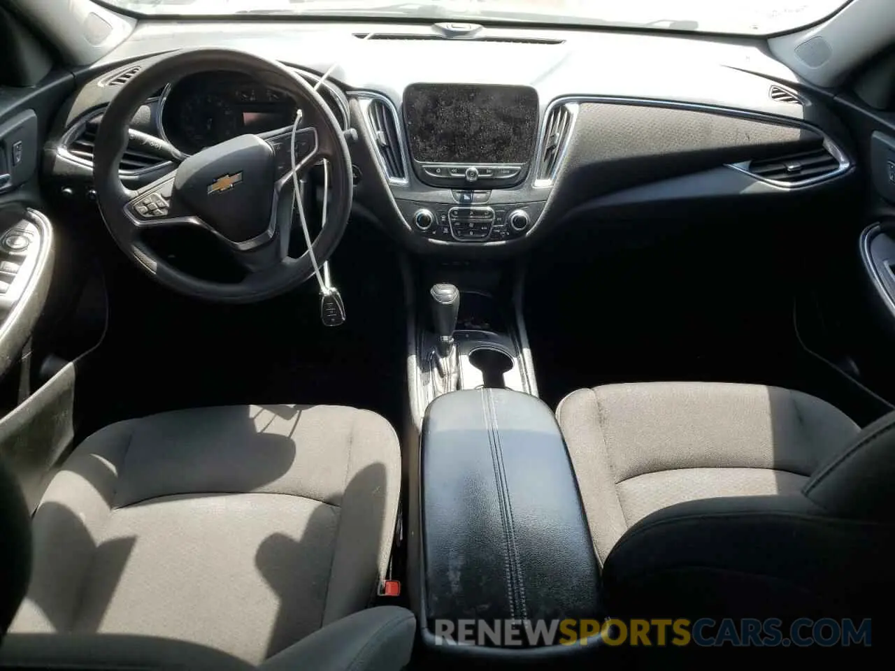 8 fotografías del automóvil dañado 1G1ZD5STXLF019374 CHEVROLET MALIBU 2020