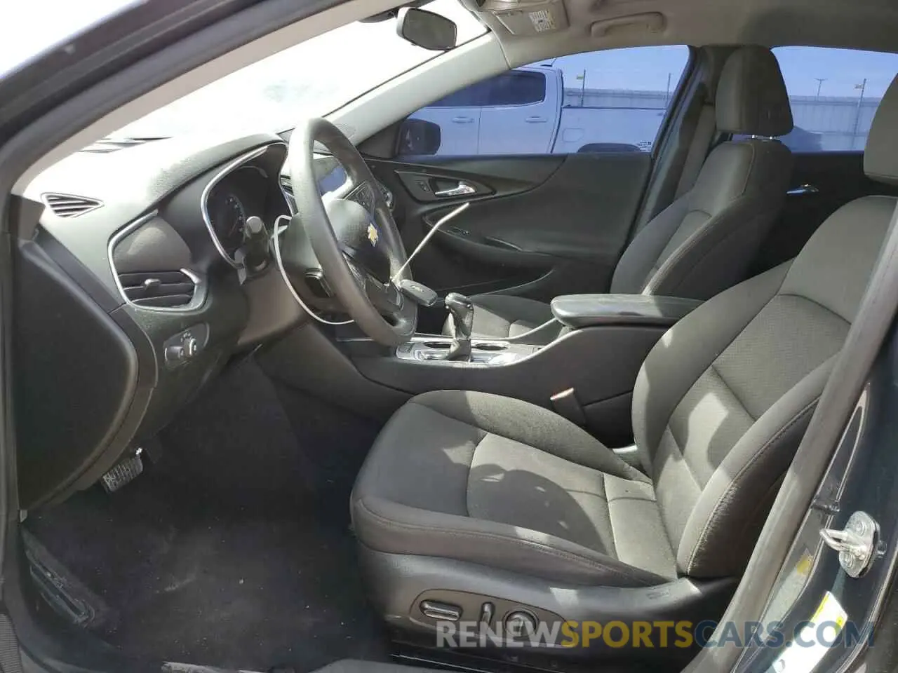 7 fotografías del automóvil dañado 1G1ZD5STXLF044078 CHEVROLET MALIBU 2020
