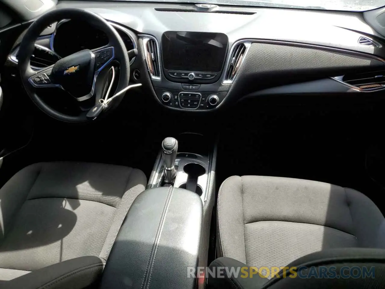 8 fotografías del automóvil dañado 1G1ZD5STXLF044078 CHEVROLET MALIBU 2020