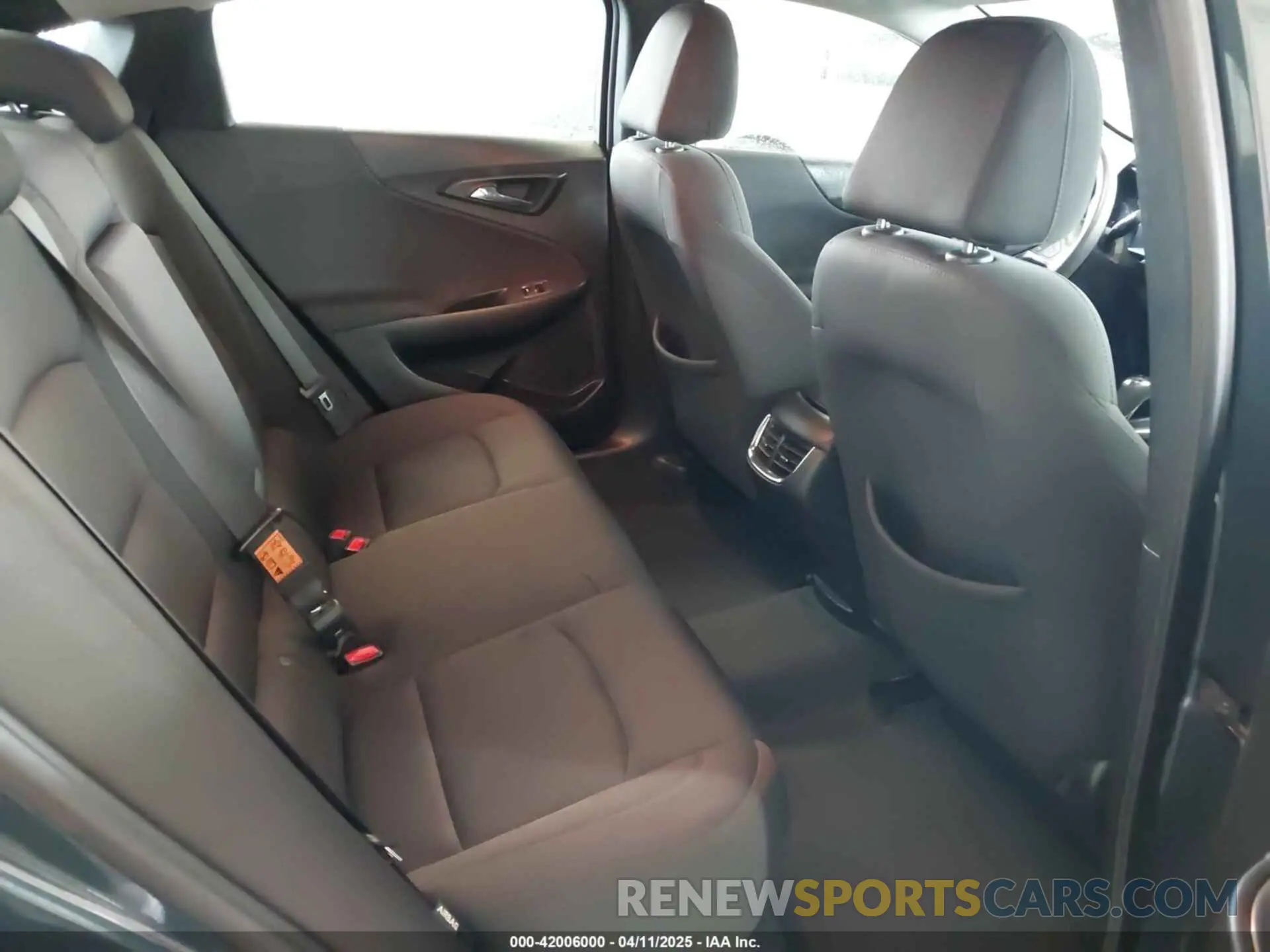 8 fotografías del automóvil dañado 1G1ZD5STXLF052438 CHEVROLET MALIBU 2020