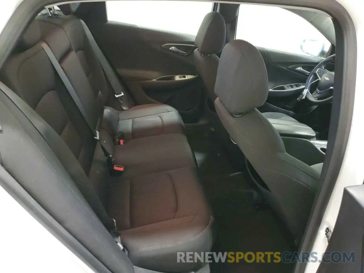 10 fotografías del automóvil dañado 1G1ZD5STXLF092129 CHEVROLET MALIBU 2020