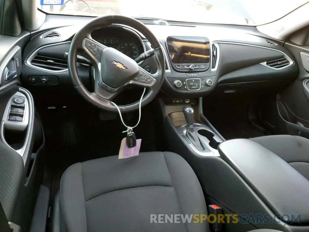 8 fotografías del automóvil dañado 1G1ZG5ST1LF085481 CHEVROLET MALIBU 2020
