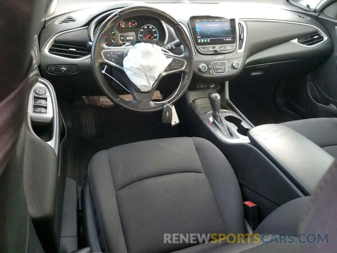 8 fotografías del automóvil dañado 1G1ZG5ST1LF139510 CHEVROLET MALIBU 2020