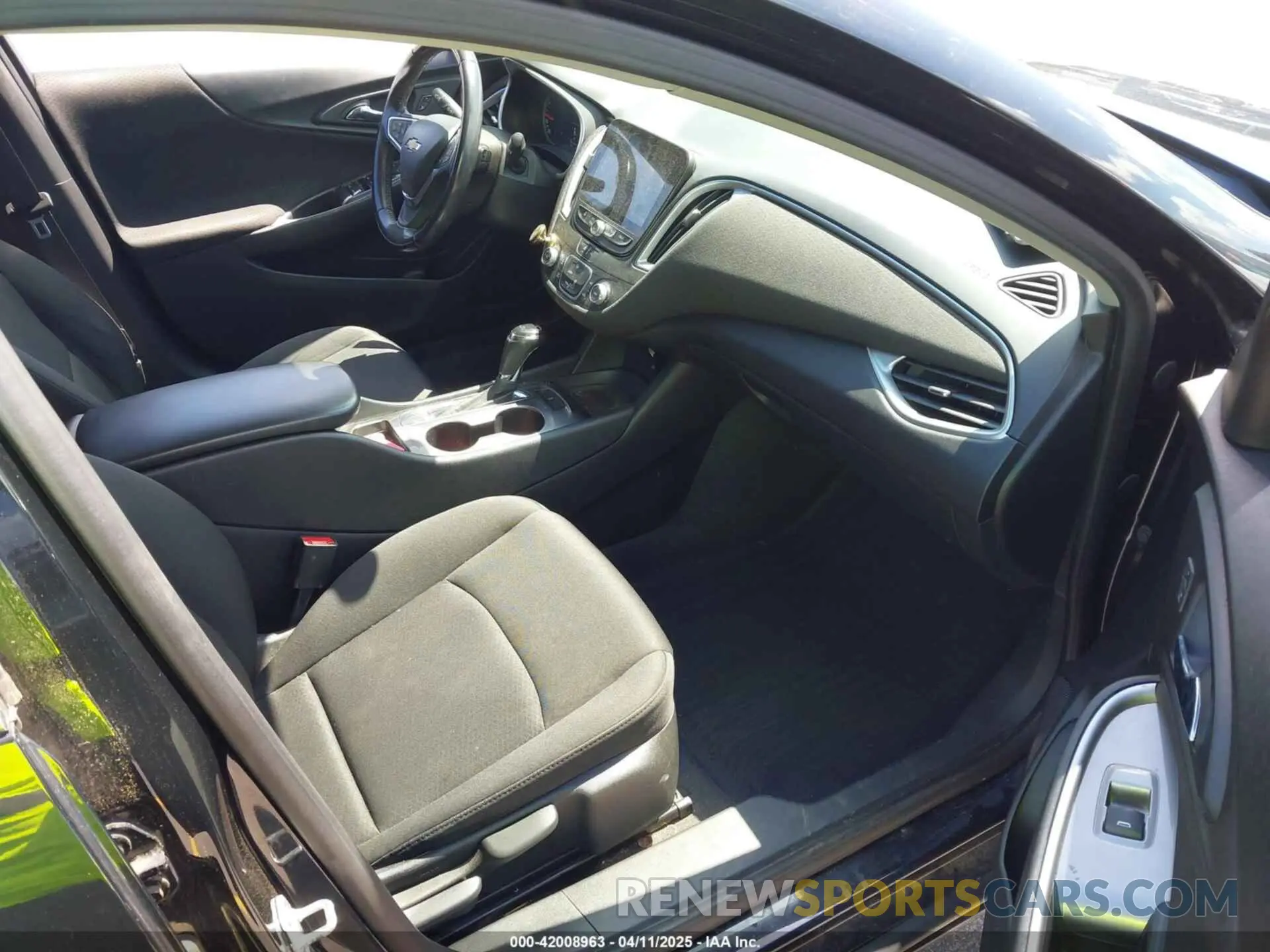 5 fotografías del automóvil dañado 1G1ZG5ST2LF060556 CHEVROLET MALIBU 2020