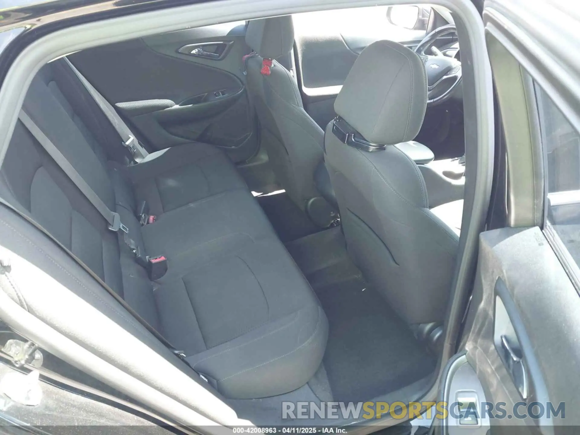 8 fotografías del automóvil dañado 1G1ZG5ST2LF060556 CHEVROLET MALIBU 2020