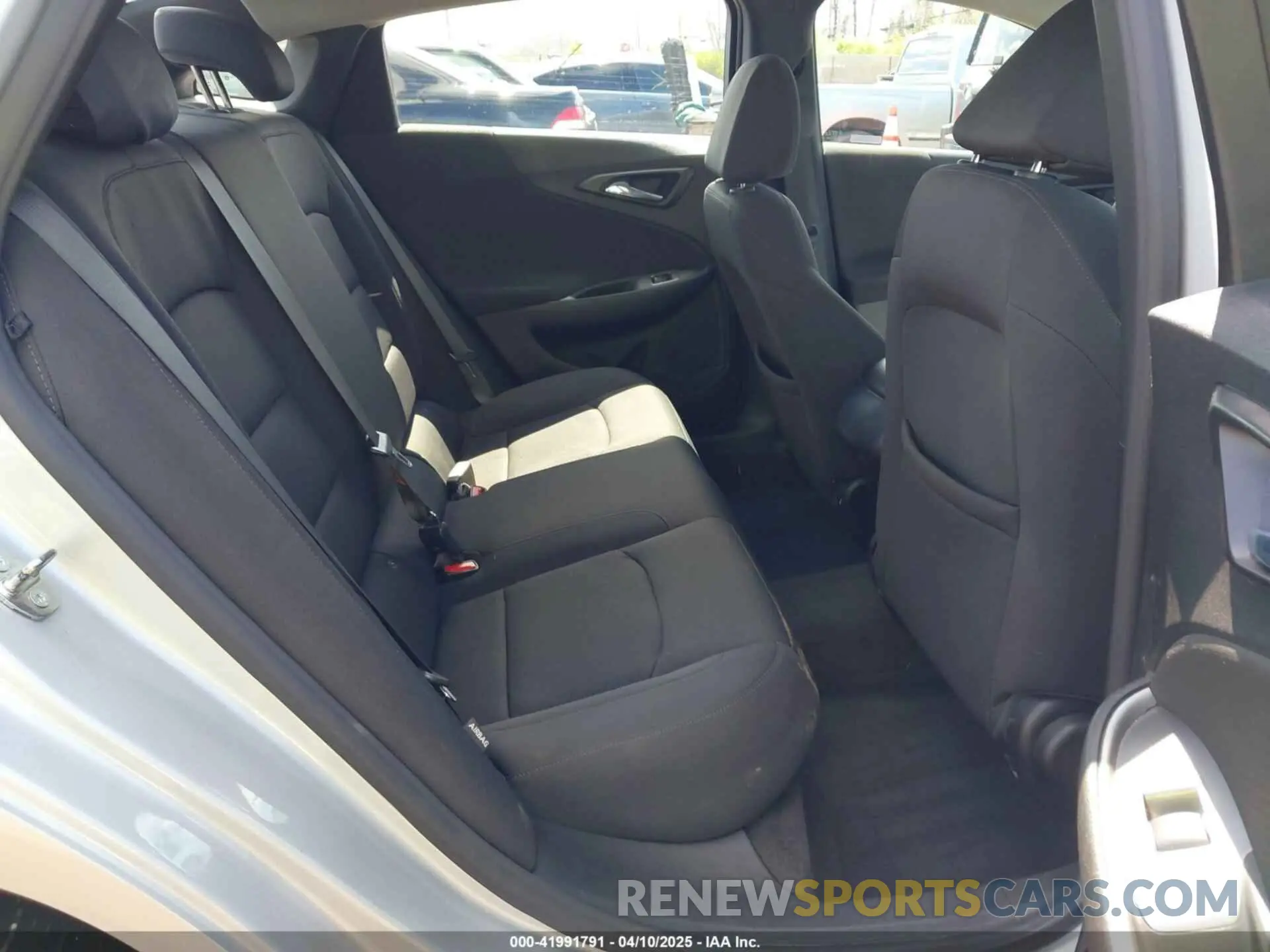8 fotografías del automóvil dañado 1G1ZG5ST4LF141901 CHEVROLET MALIBU 2020