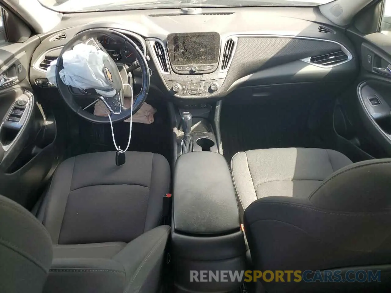 8 fotografías del automóvil dañado 1G1ZG5ST5LF119888 CHEVROLET MALIBU 2020