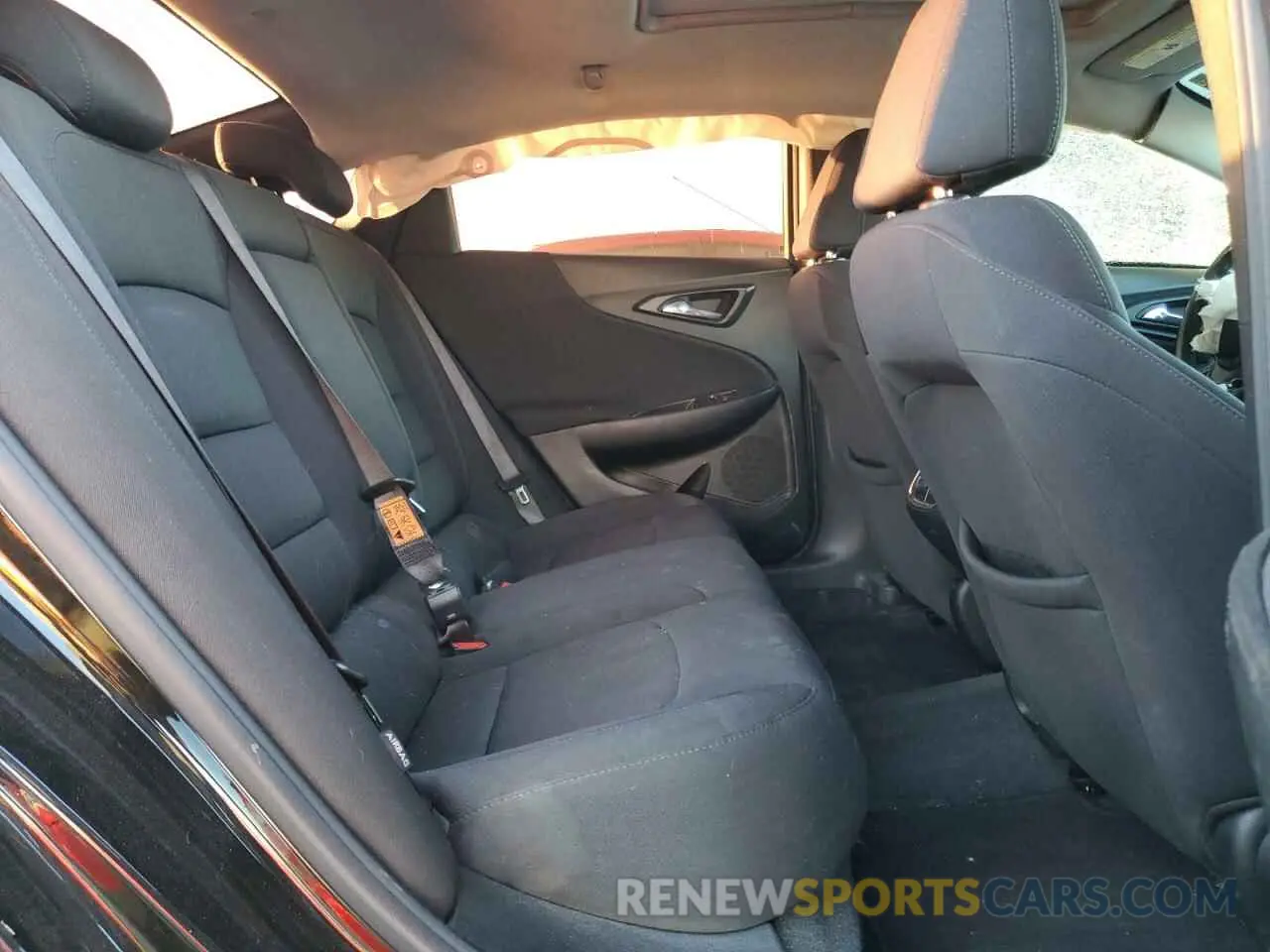 10 fotografías del automóvil dañado 1G1ZD5ST1MF063166 CHEVROLET MALIBU 2021