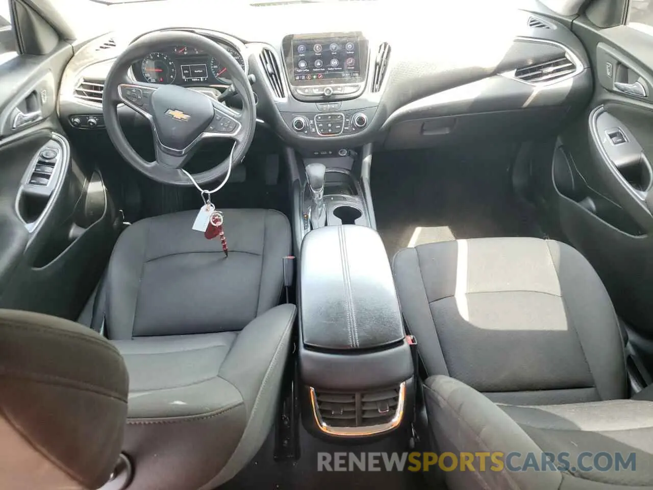 8 fotografías del automóvil dañado 1G1ZD5ST3MF008301 CHEVROLET MALIBU 2021