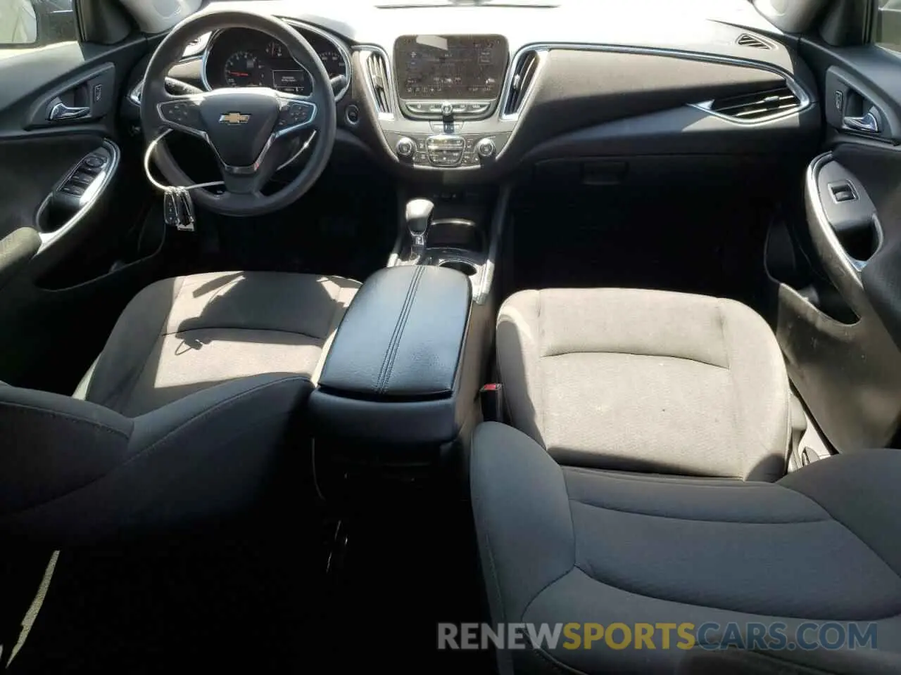 8 fotografías del automóvil dañado 1G1ZD5ST3MF061127 CHEVROLET MALIBU 2021