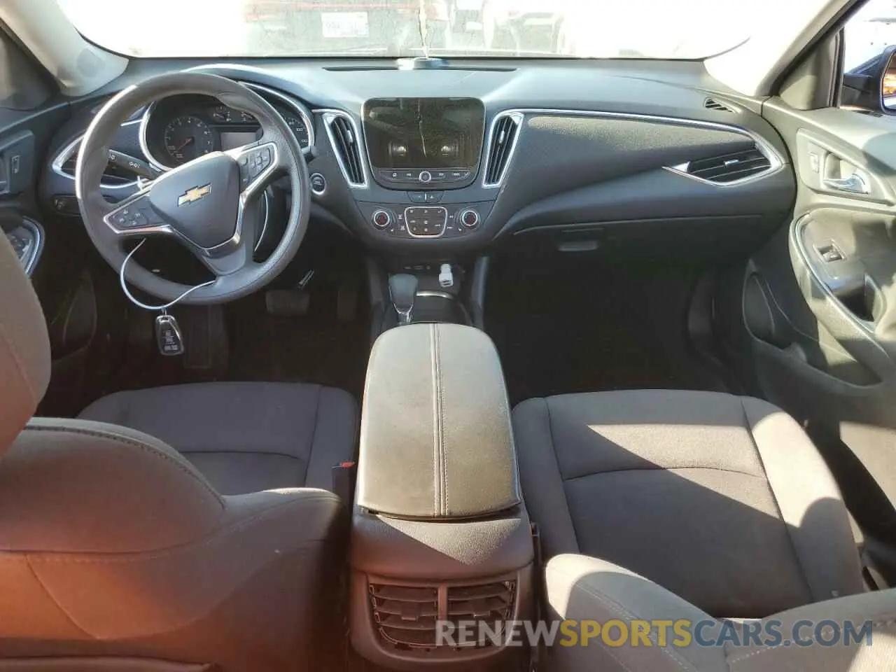 8 fotografías del automóvil dañado 1G1ZD5ST3MF065467 CHEVROLET MALIBU 2021